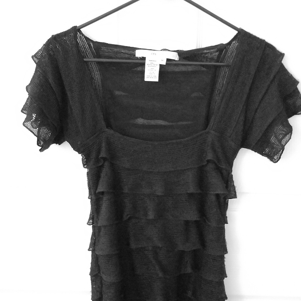 Studio M Black Ruffled Medium Top